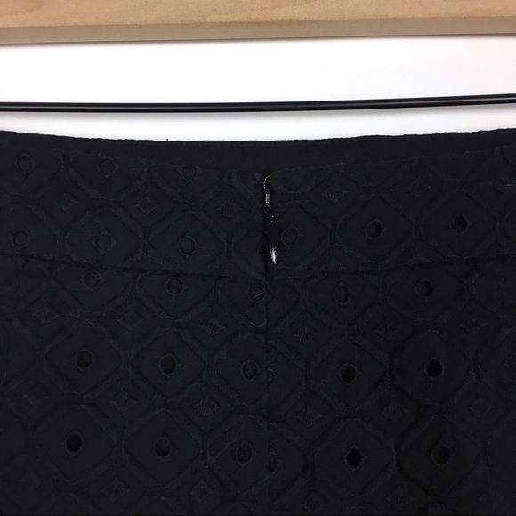 LOFT Skirt Pencil Eyelet Lace Embroidered Solid Black Textured Minimalist Size 4 - Picture 7 of 11